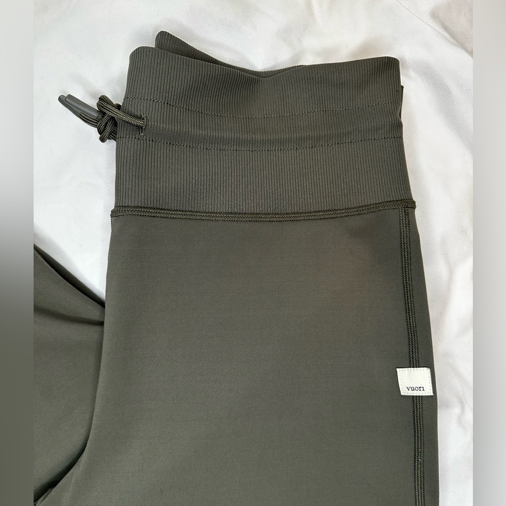Vuori Women’s Olive Green Performance Joggers High Rise Drawstring Size Large - Picture 3 of 6